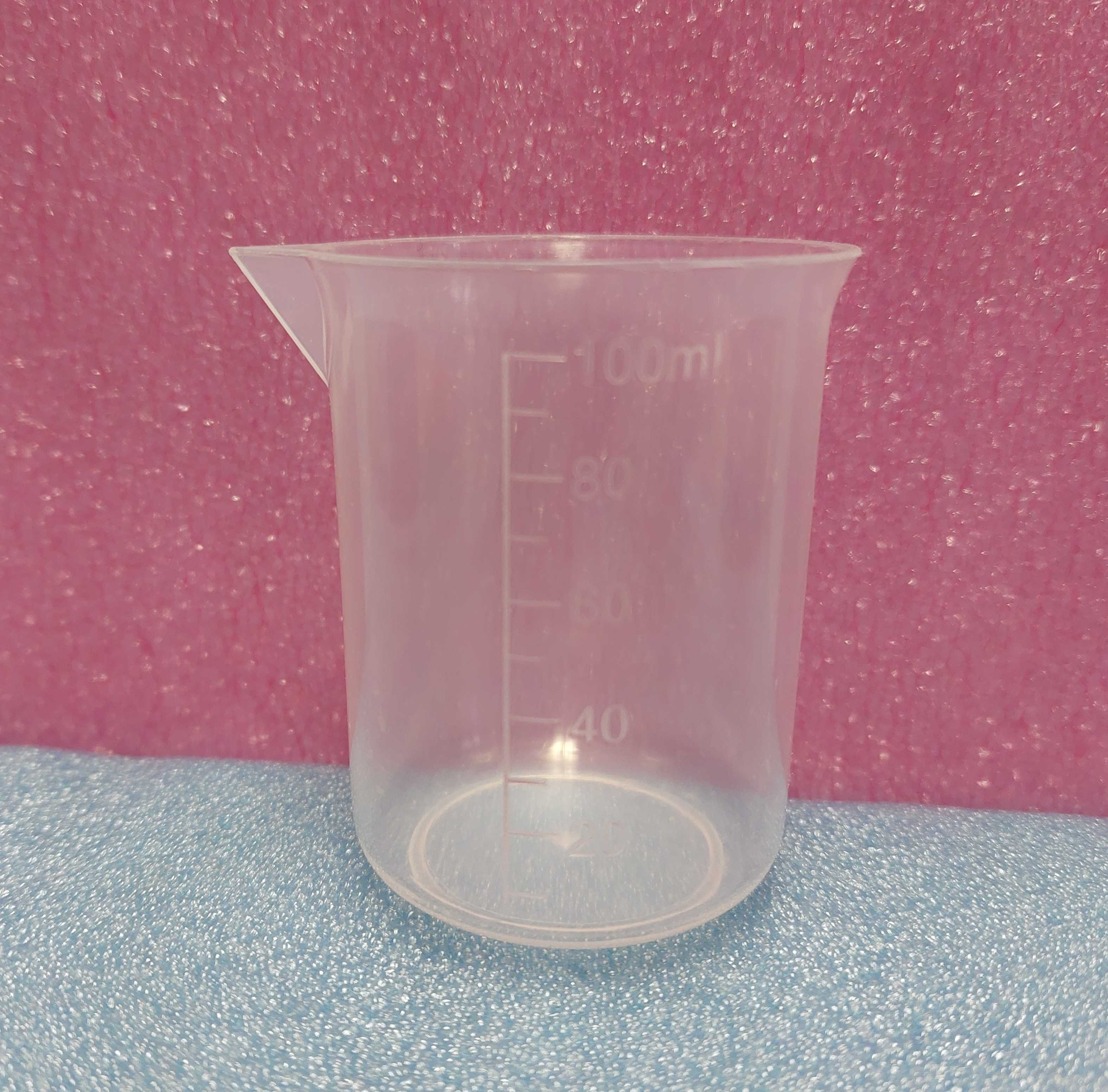 Plastová odměrka 100ml