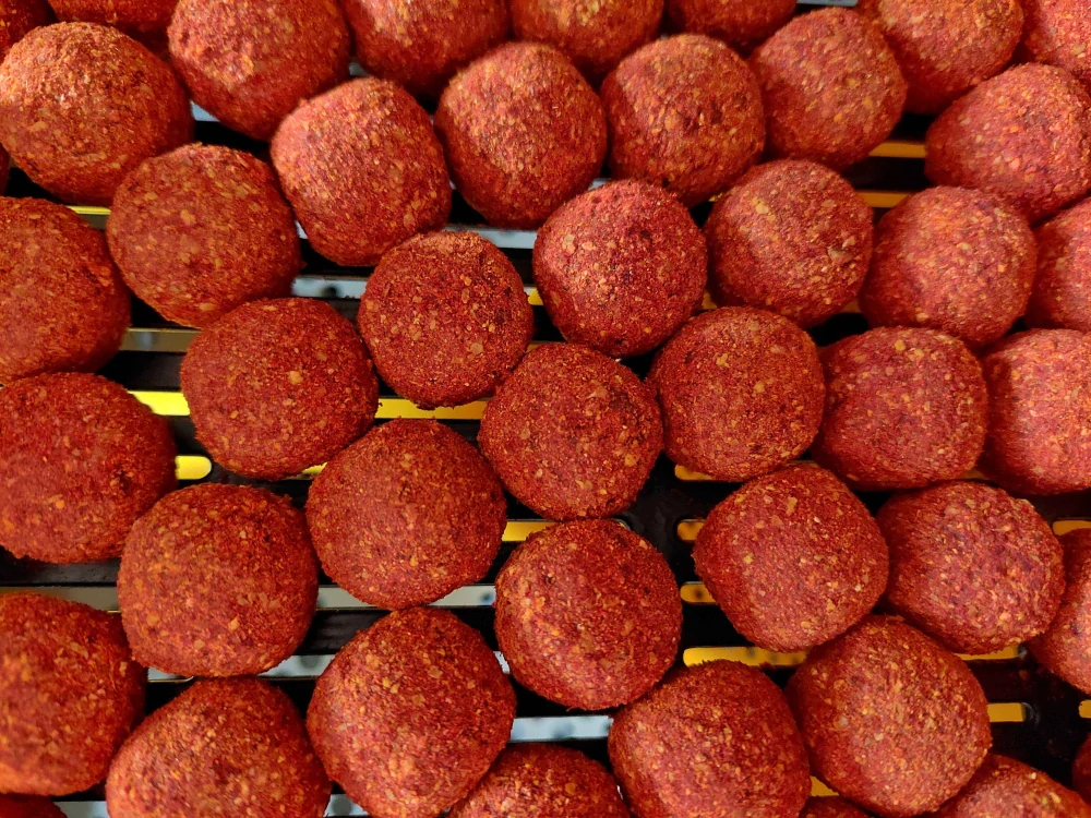 Boilies-Prémium-PEKELNÁ JAHODA-Dipované